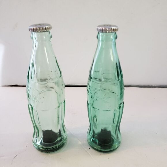 Coca-Cola Salt & Pepper Shakers - Picture 4 of 8